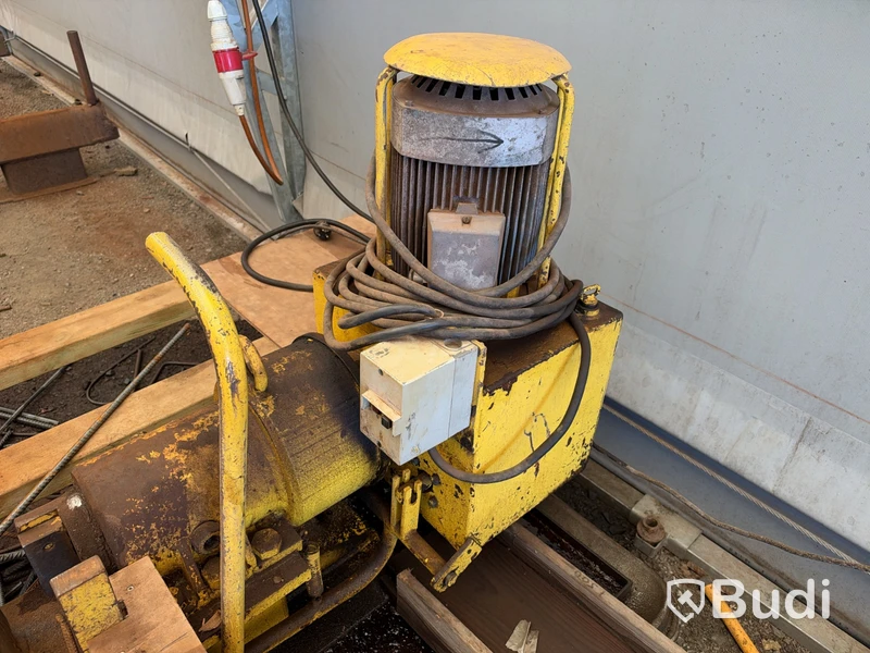 Hydraulisk armeringsjärnssax med armeringsjärn