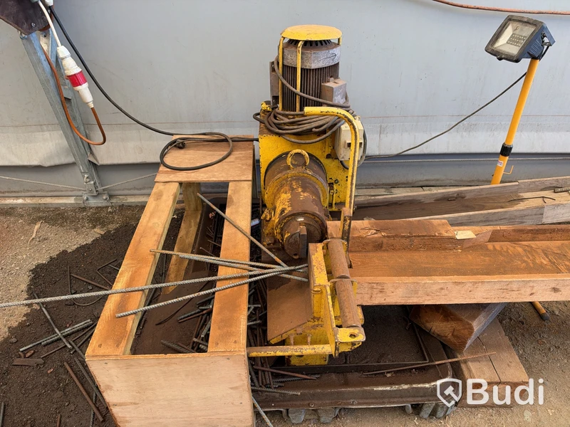 Hydraulisk armeringsjärnssax med armeringsjärn