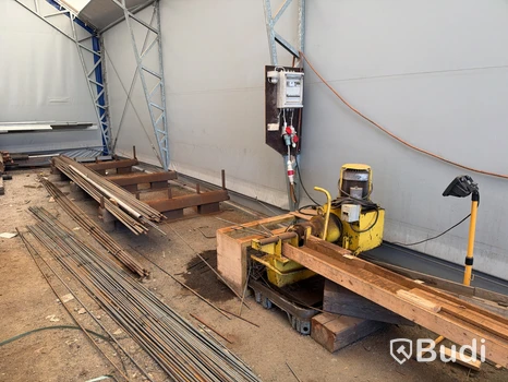 Hydraulisk armeringsjärnssax med armeringsjärn