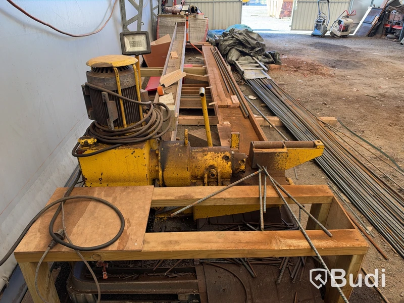 Hydraulisk armeringsjärnssax med armeringsjärn