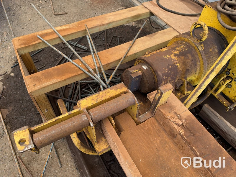 Hydraulisk armeringsjärnssax med armeringsjärn
