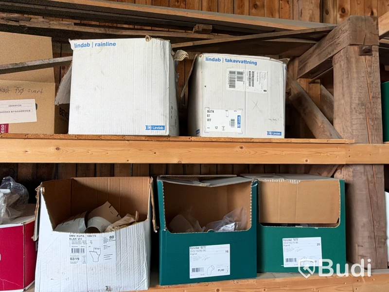 Stort parti material för vattenavrinning och ventilation