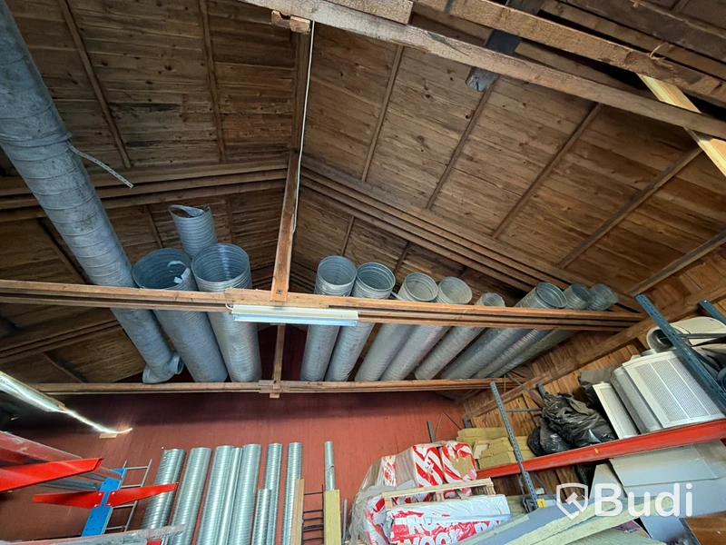 Stort parti material för vattenavrinning och ventilation