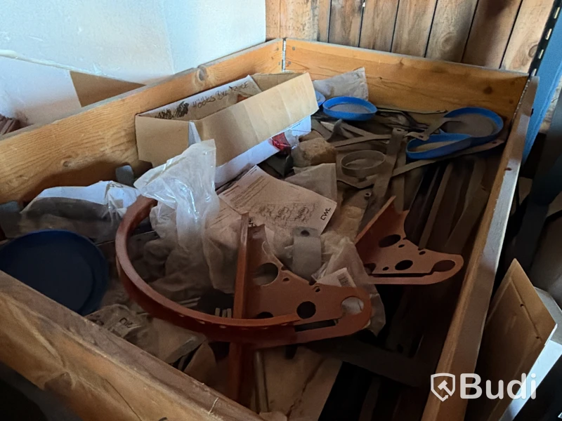 Stort parti material för vattenavrinning och ventilation