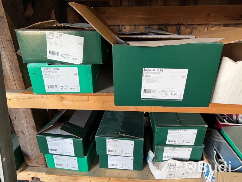 Stort parti material för vattenavrinning och ventilation