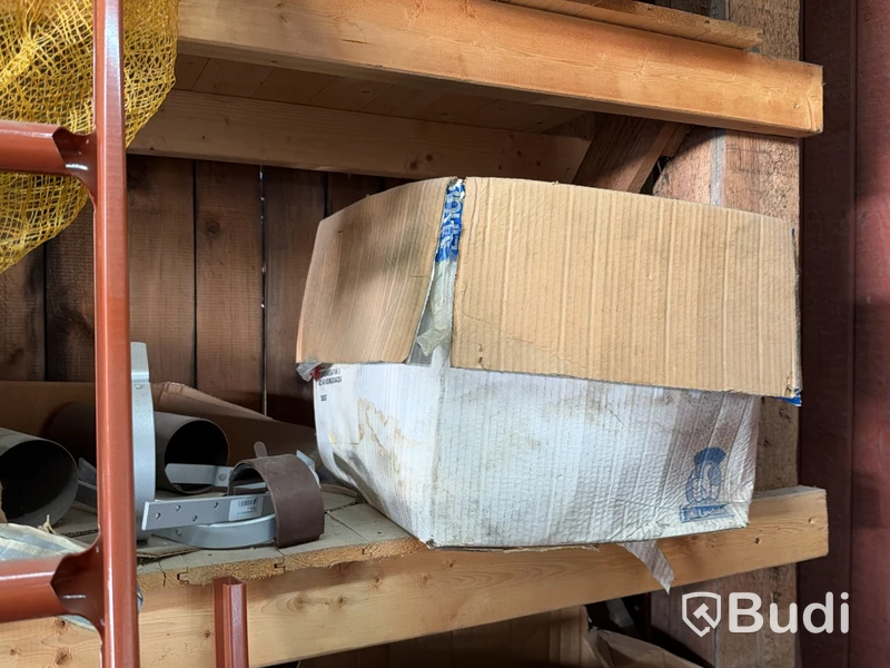 Stort parti material för vattenavrinning och ventilation