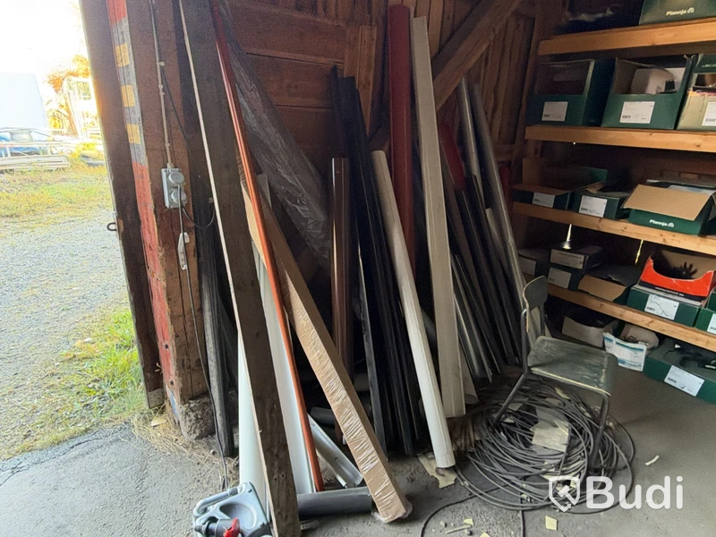 Stort parti material för vattenavrinning och ventilation