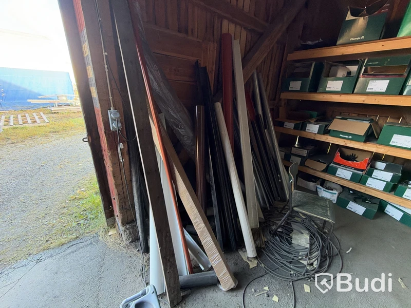 Stort parti material för vattenavrinning och ventilation