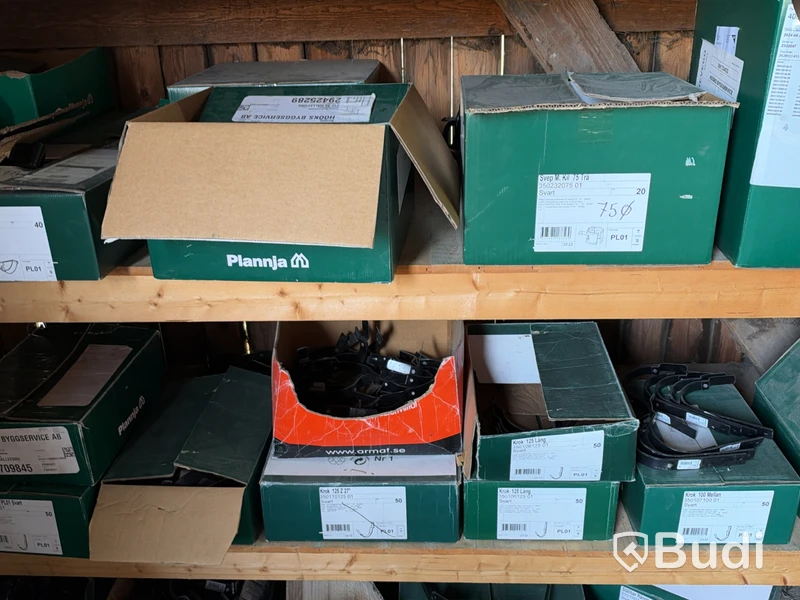 Stort parti material för vattenavrinning och ventilation