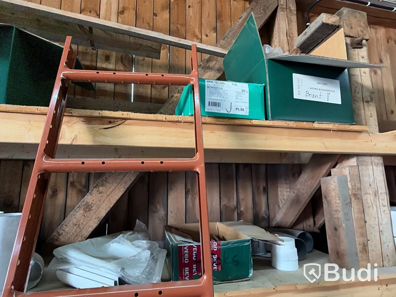 Stort parti material för vattenavrinning och ventilation