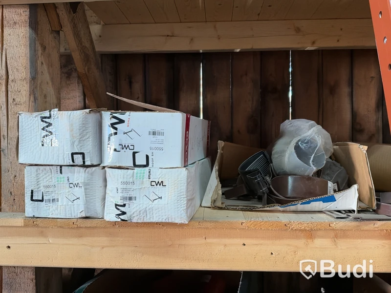 Stort parti material för vattenavrinning och ventilation