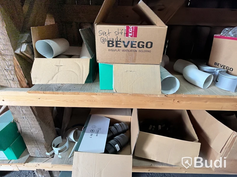 Stort parti material för vattenavrinning och ventilation