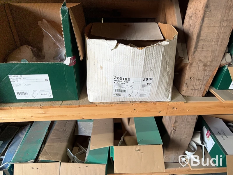 Stort parti material för vattenavrinning och ventilation