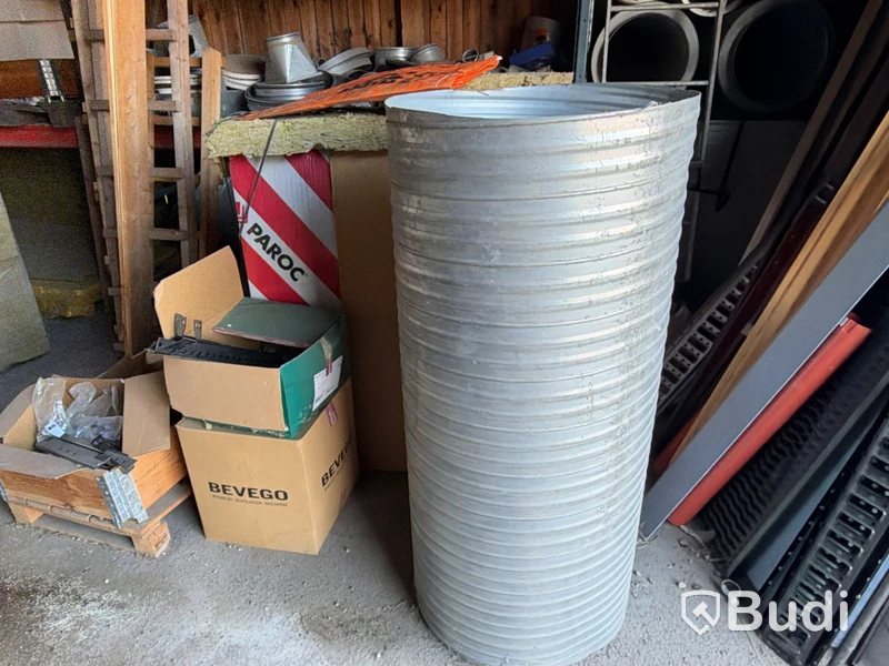 Stort parti material för vattenavrinning och ventilation