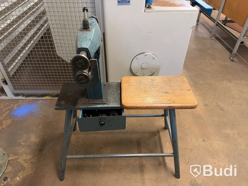 Hand-cranked bead roller for sheet metal, with stand