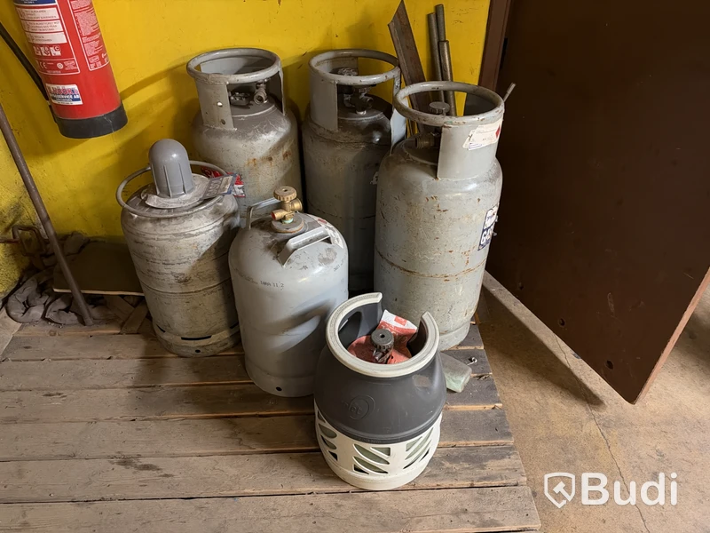 6 LPG cylinders, various models