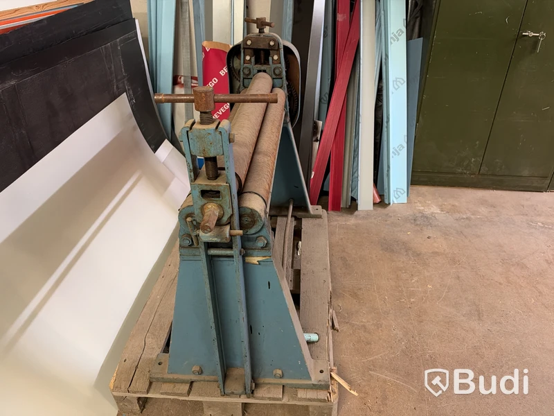 Luna hand-cranked sheet metal roller