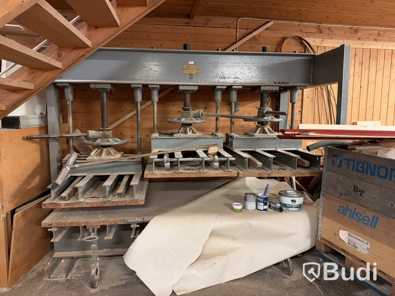 Fjellmans veneer press, four screw presses