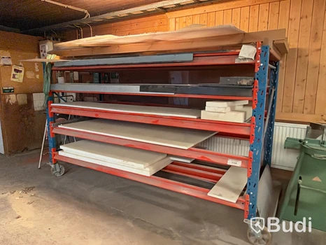 Materialställ EAB på hjul inkl. innehåll