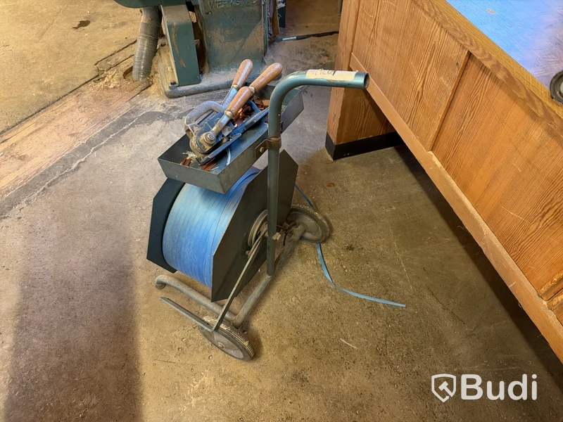 Strapping cart with strapping tools
