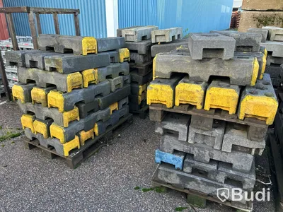 Lot of temporary fence panels and fence weights