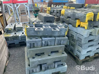 Lot of temporary fence panels and fence weights