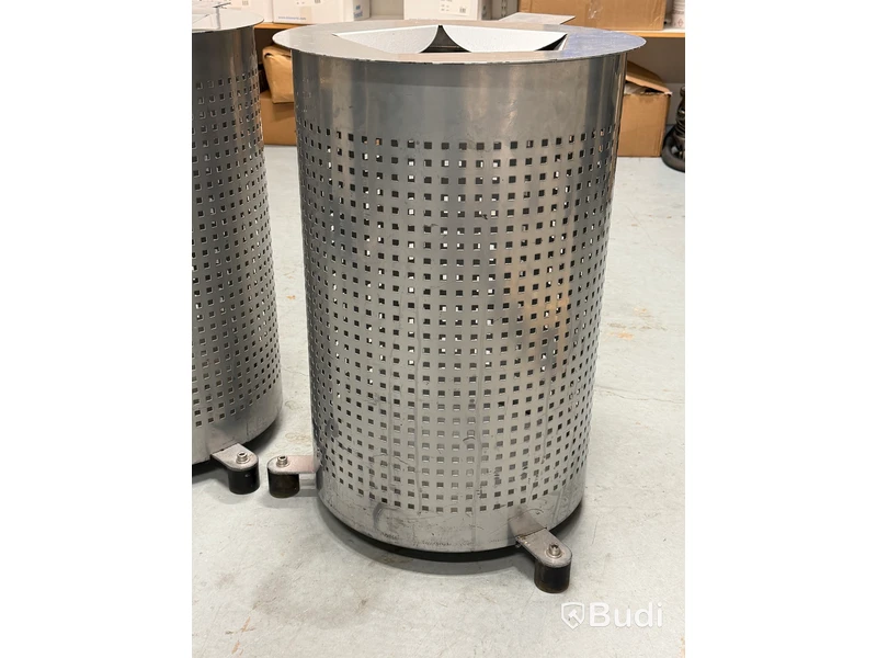 Papperskorgar i perforerad metall, 2 st