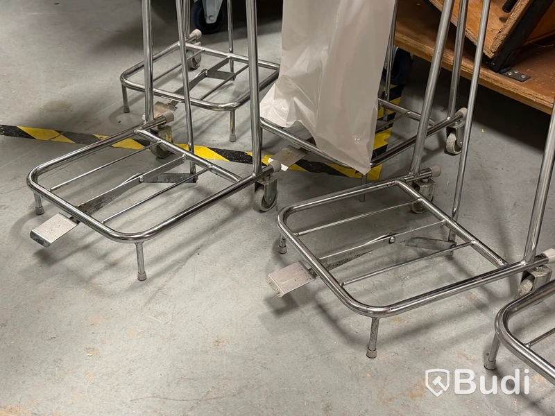 6 waste bag stands on wheels with lids and pedal opening, Solema