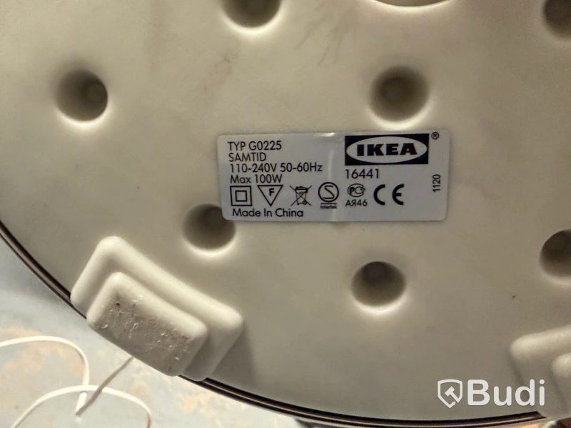 Golvlampa IKEA SAMTID, vit skärm