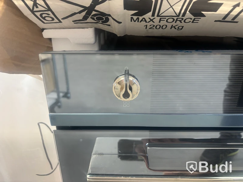 Smeg Linea 60 cm fan-assisted oven SFP6101TVS1