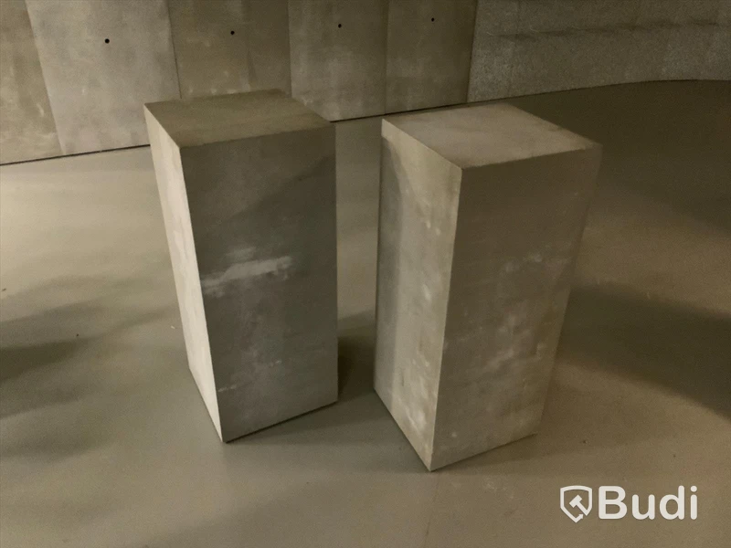 2 st betongblock, inredningsdetaljer.