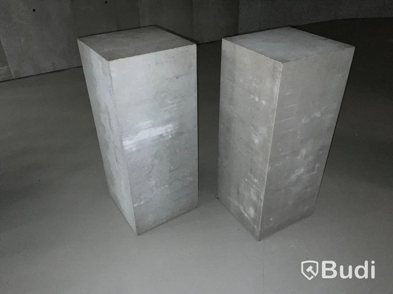 2 st betongblock, inredningsdetaljer.