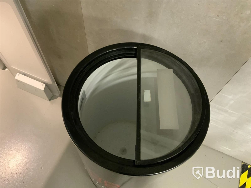 Kylskåp modell rund. Mått: Diameter 45 cm, höjd 95 cm