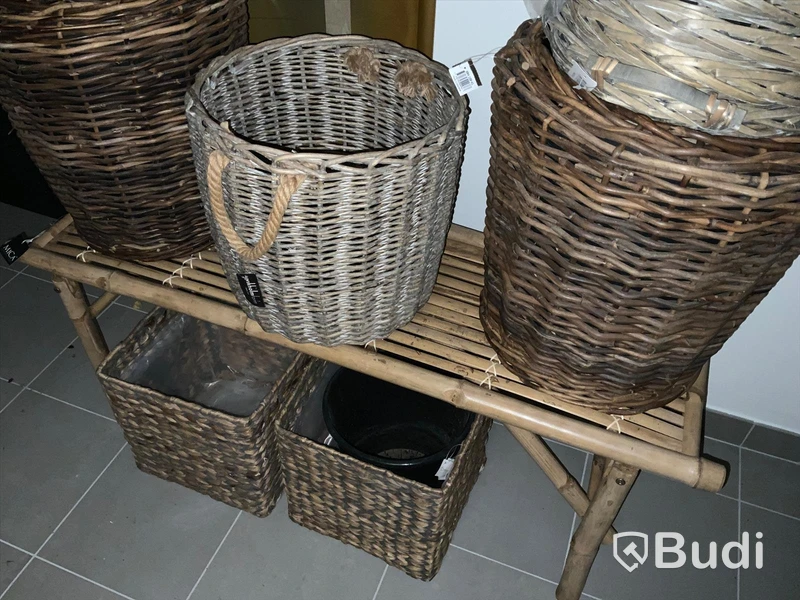 Bambu bänk & div korgar olika storlekar