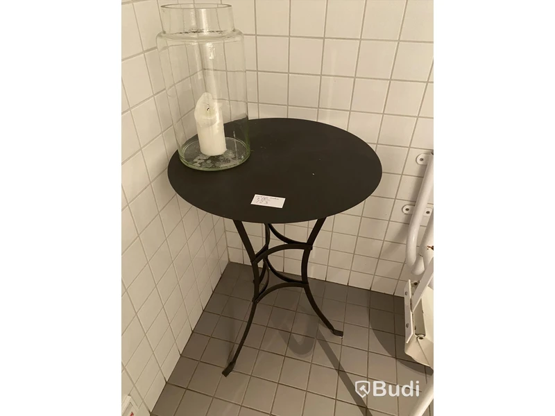 Runt bord i metall, 55cm i diameter, 77cm högt