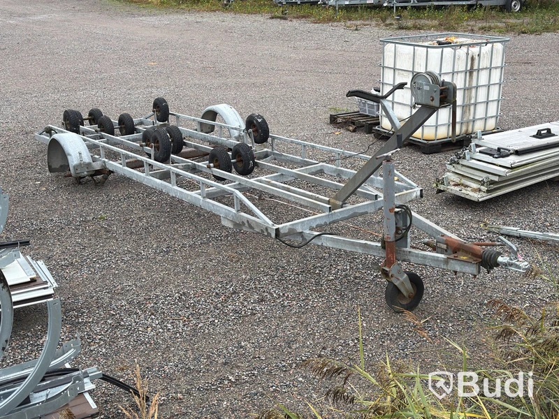 Båttrailer, cirka 6,5 m, kölrullar och vinsch (repobjekt)
