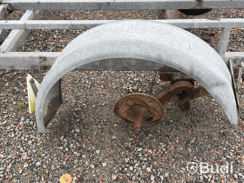 Båttrailer, cirka 6,5 m, kölrullar och vinsch (repobjekt)