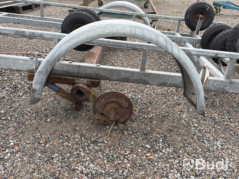 Båttrailer, cirka 6,5 m, kölrullar och vinsch (repobjekt)