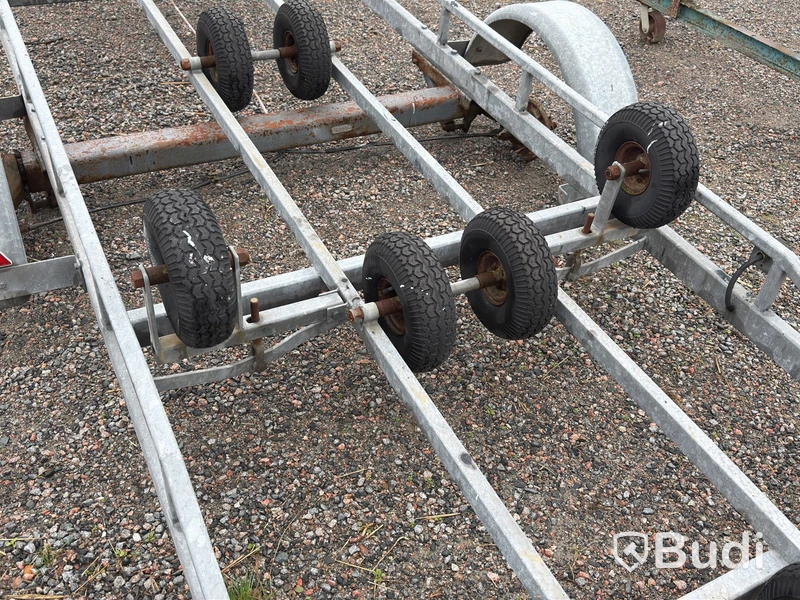 Båttrailer, cirka 6,5 m, kölrullar och vinsch (repobjekt)