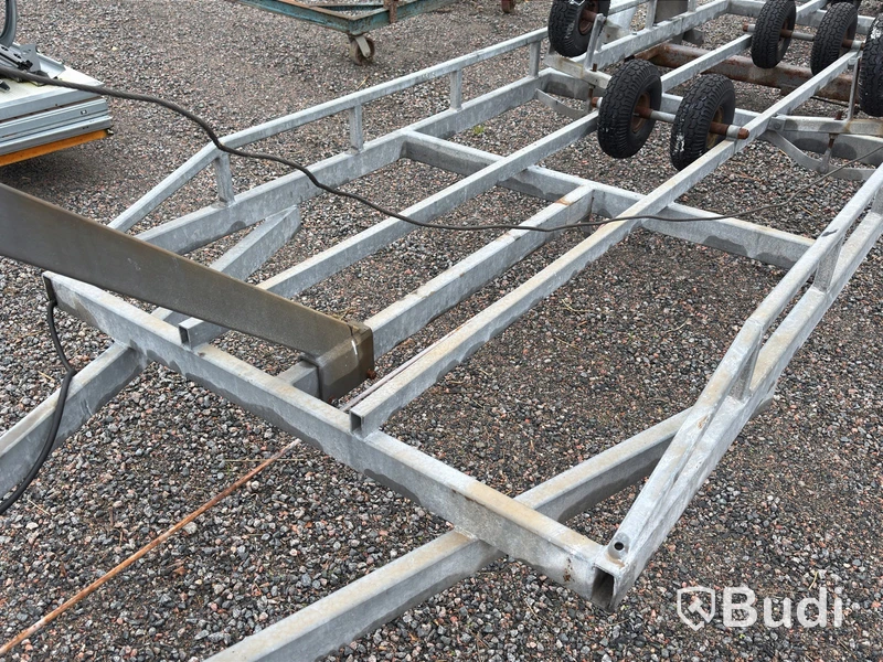 Båttrailer, cirka 6,5 m, kölrullar och vinsch (repobjekt)