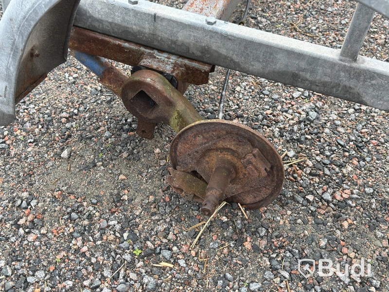 Båttrailer, cirka 6,5 m, kölrullar och vinsch (repobjekt)