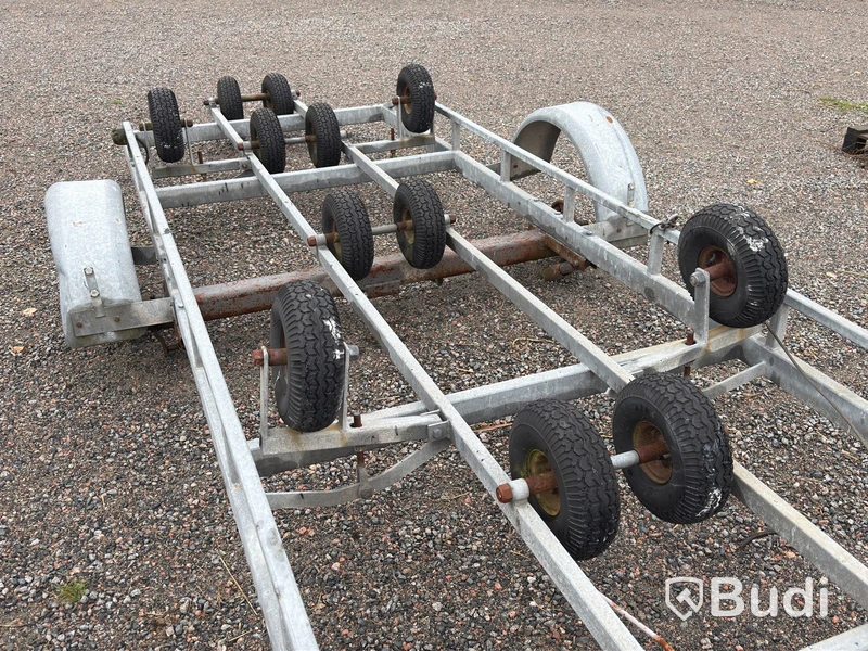 Båttrailer, cirka 6,5 m, kölrullar och vinsch (repobjekt)