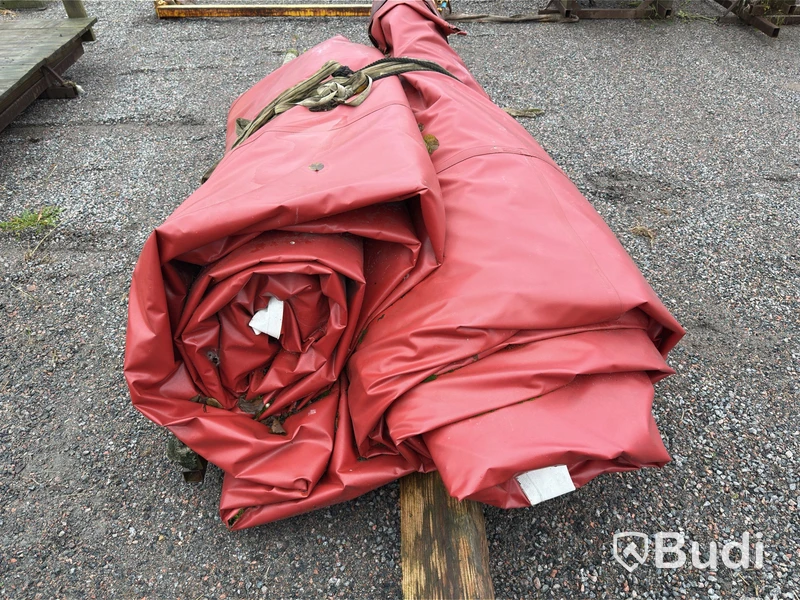 Hall cover, Hallbyggarna, red fabric, 15x20 m