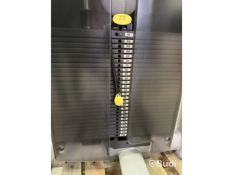 Latsdragsmaskin Technogym Vertical Traction, viktmagasin