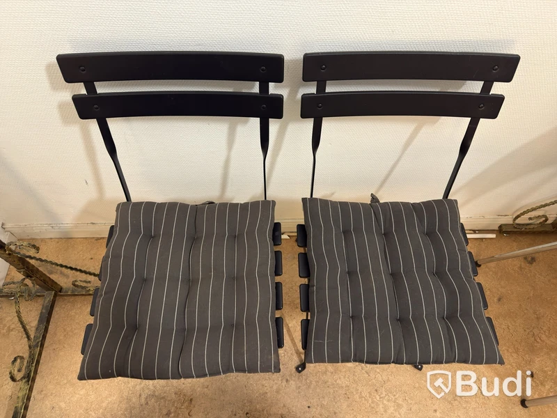 Stolar med bord i metall, 2 st