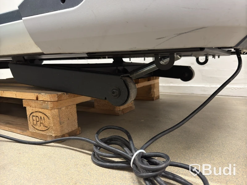 2 Precor treadmills, TRM 811/835/885