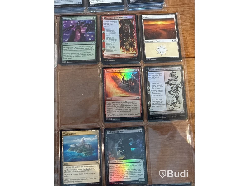 Samling Magic: The Gathering-kort i plastfickor