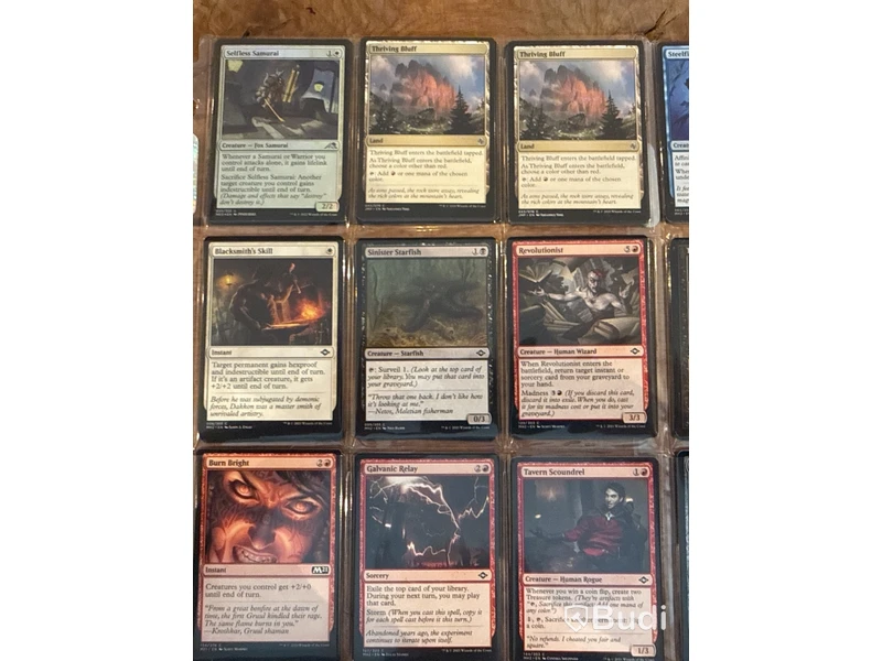 Samling Magic: The Gathering-kort i plastfickor