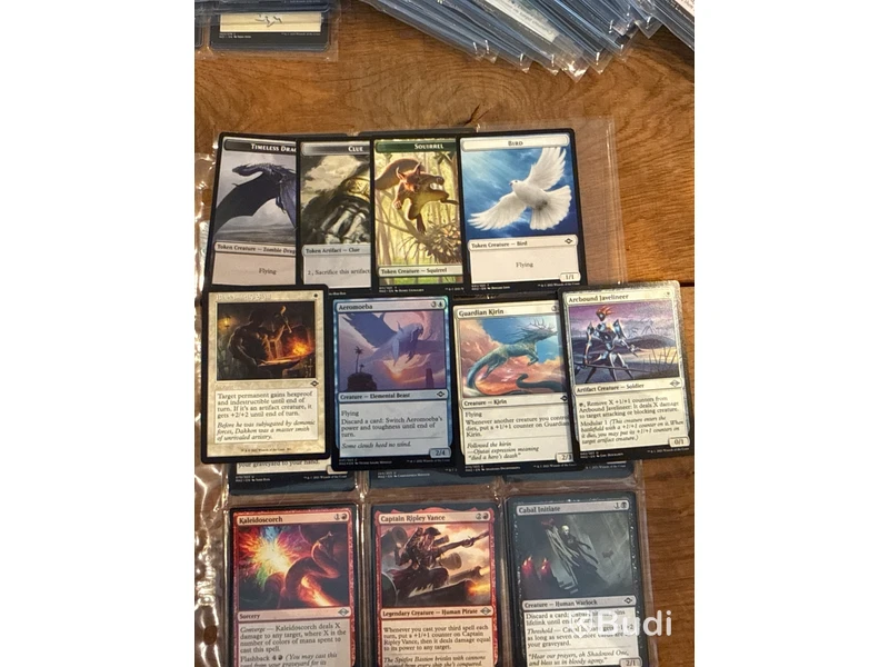 Samling Magic: The Gathering-kort i plastfickor