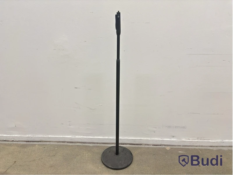 K&M microphone stand, black, round base